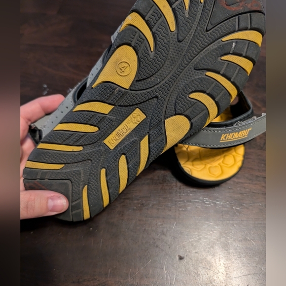 Khombu Boys 4 Sandals, Grey/Yellow, GUC - Picture 3 of 4